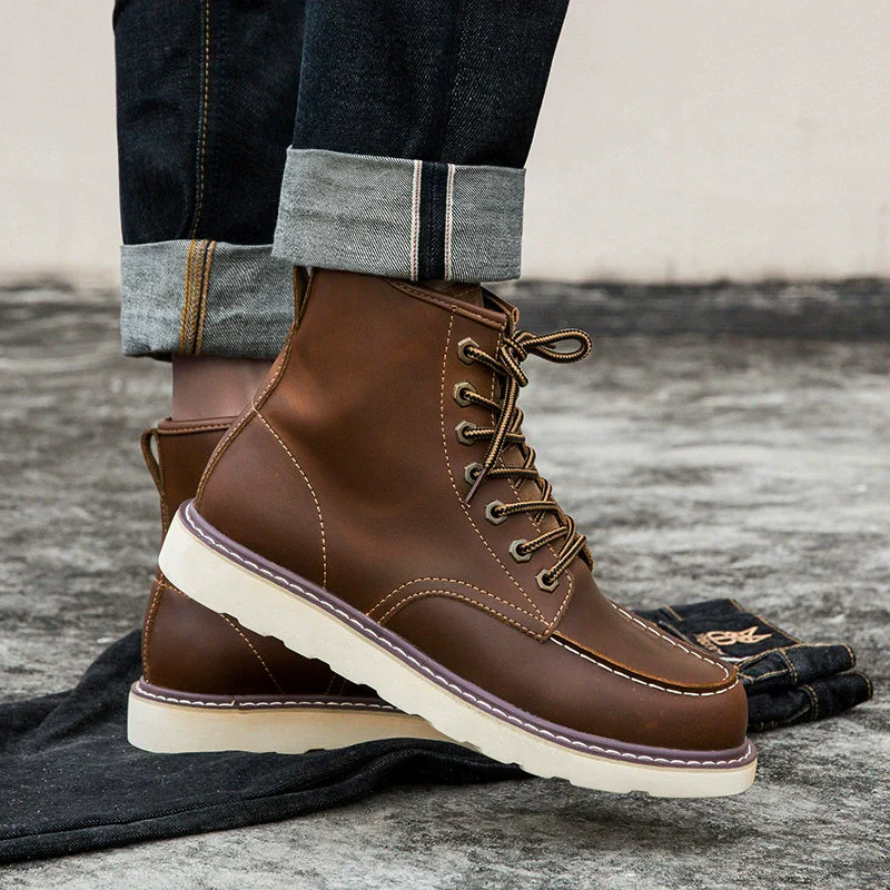 Męska - Skórzane buty za kostkę - Sznurowane - stylowe i wygodne obuwie na każdą okazję