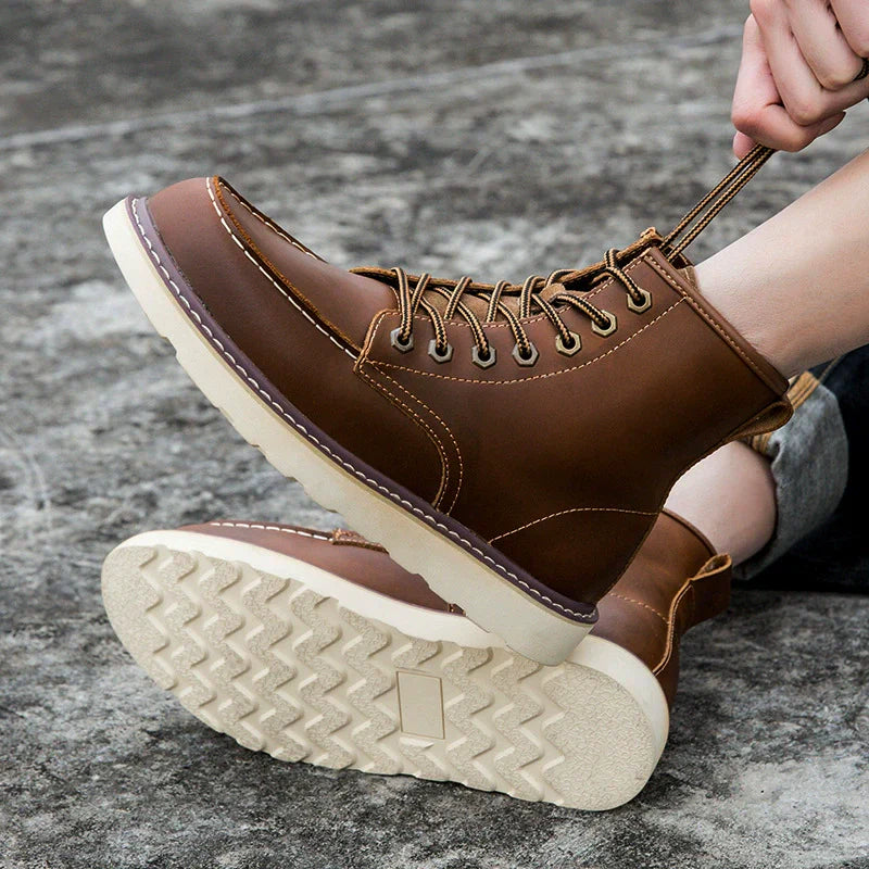 Męska - Skórzane buty za kostkę - Sznurowane - stylowe i wygodne obuwie na każdą okazję
