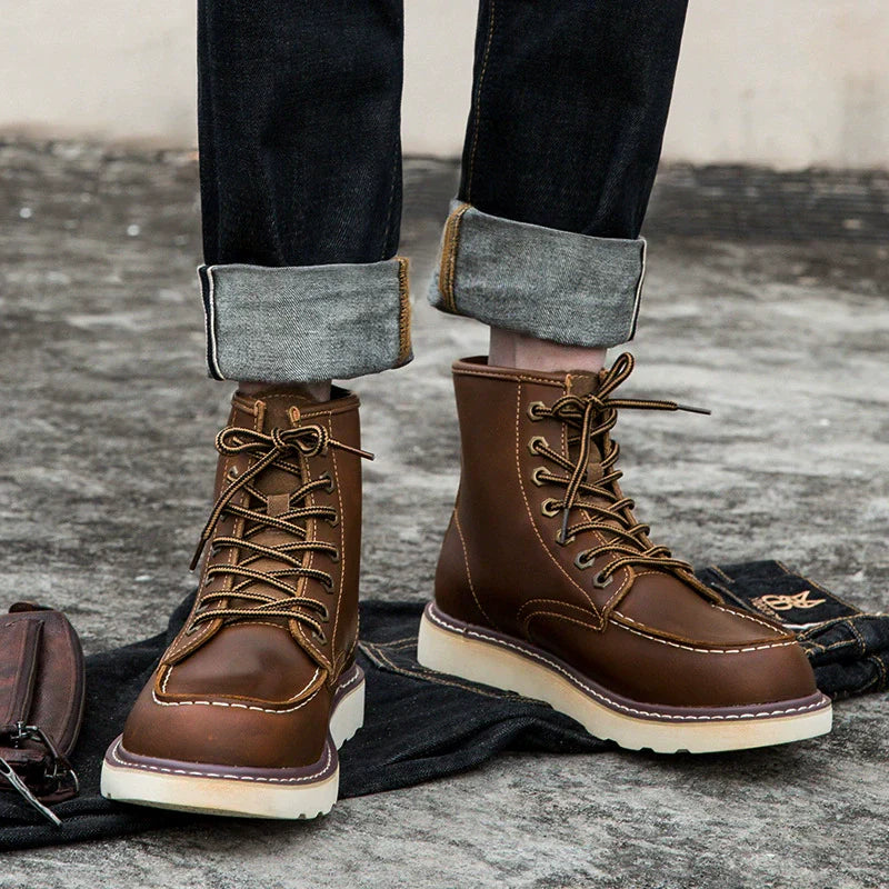 Męska - Skórzane buty za kostkę - Sznurowane - stylowe i wygodne obuwie na każdą okazję