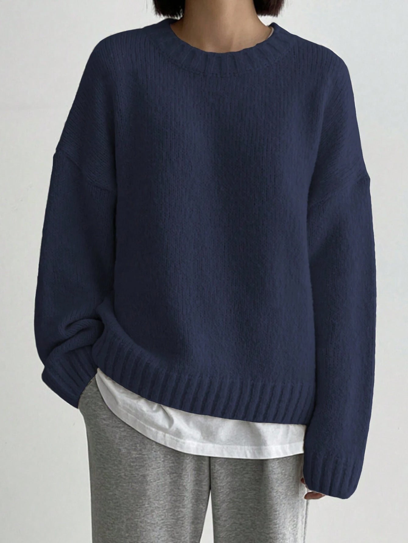 Damska - Oversizowy sweter dzianinowy - Okrągły dekolt - Wygodny i modny sweter na każdą okazję