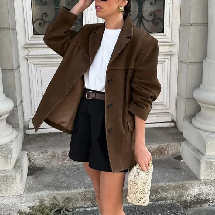 Damska - Krótki blezer w brązowym kolorze - Elegancki styl idealny na każdą okazję - Modny i uniwersalny