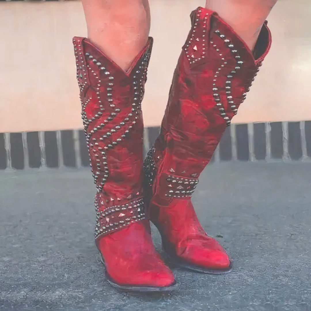 Damska - Buty kowbojki do kolan - Przetarcia i nitowanie - Stylowe obuwie na każdą okazję