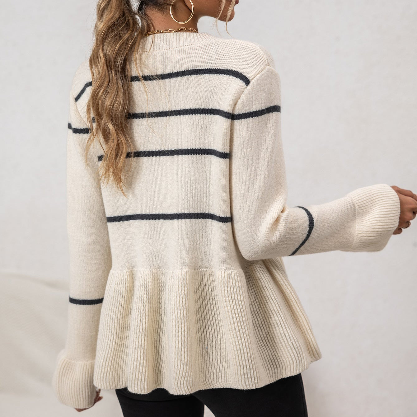 Damska - Luźny kardigan - Dekoltem w serek i peplum - Modny, wygodny styl - Idealny na każdą okazję