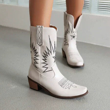 Damska - Buty western do połowy łydki z haftem - Stylowe i wygodne - Idealne na każdą okazję