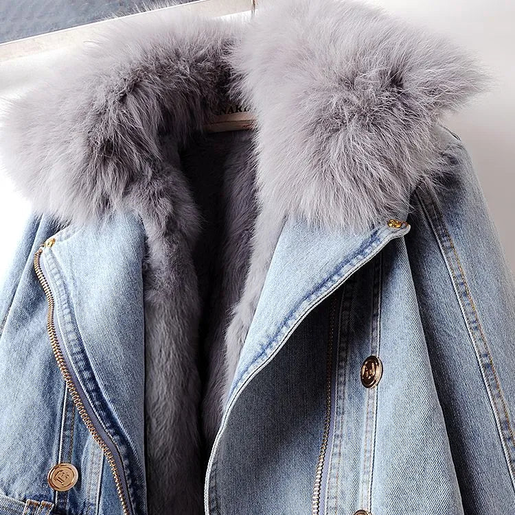 Damska - Kurtka - Denim - Niebieska z kołnierzem i mankietami ze sztucznego futra - Modny zimowy styl