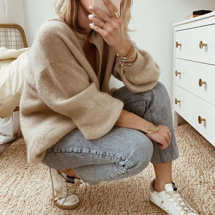 Damska - Sweter w dużym rozmiarze - Luźny krój - Zapięcie na guziki - Modny styl na każdą okazję