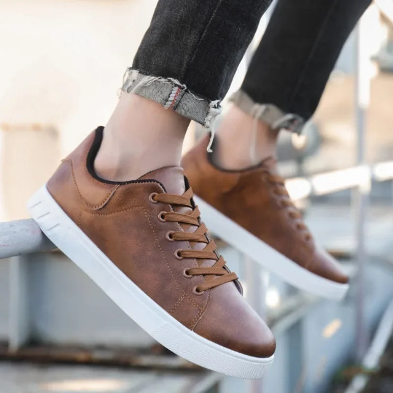 Męska - Skórzane trampki - Lässiger Schnürschuh - Stylowe i Wygodne Buty na Co Dzień
