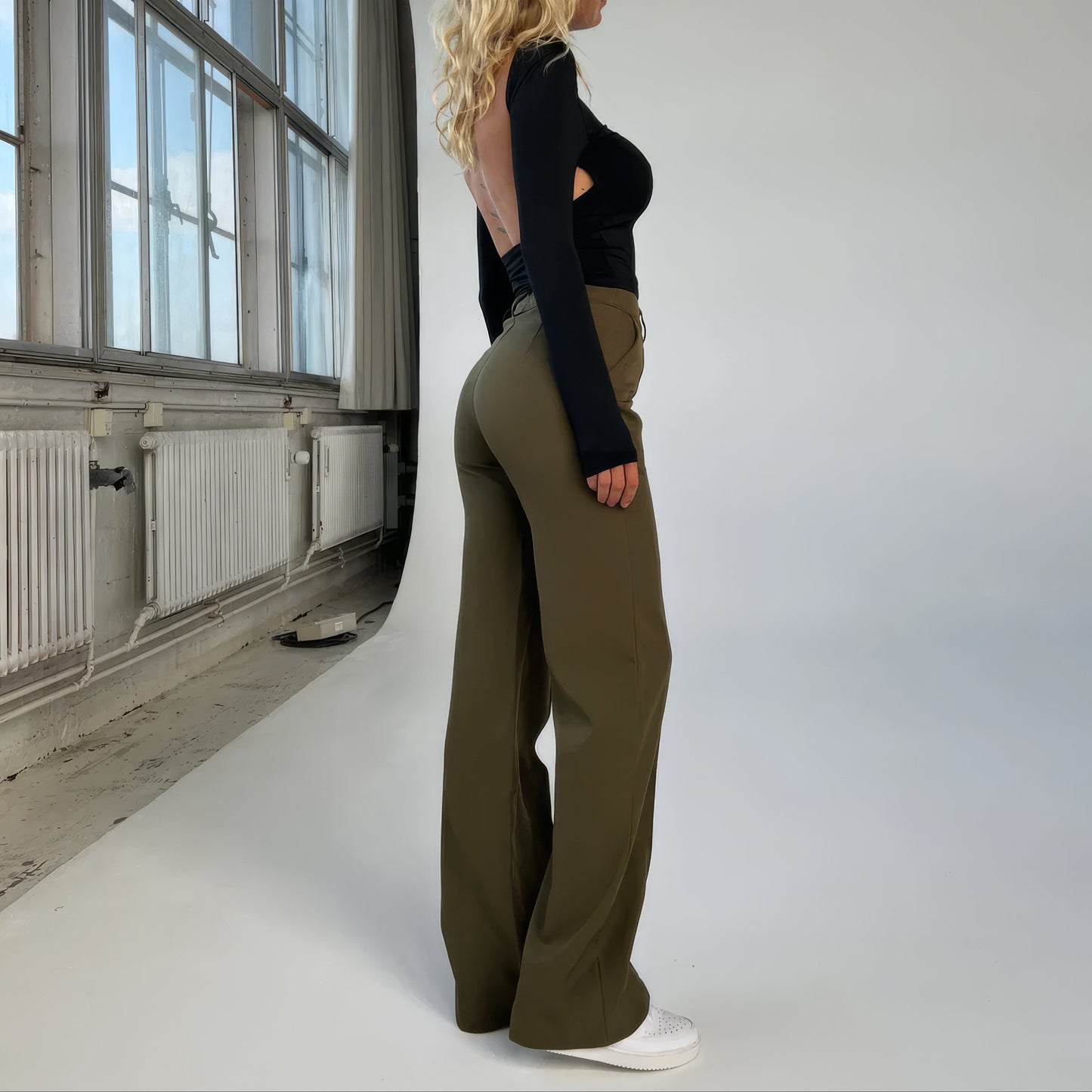 Damska - Spodnie - Spodnie z wysokim stanem i prostymi nogawkami - Stylowe i komfortowe - Moda damska